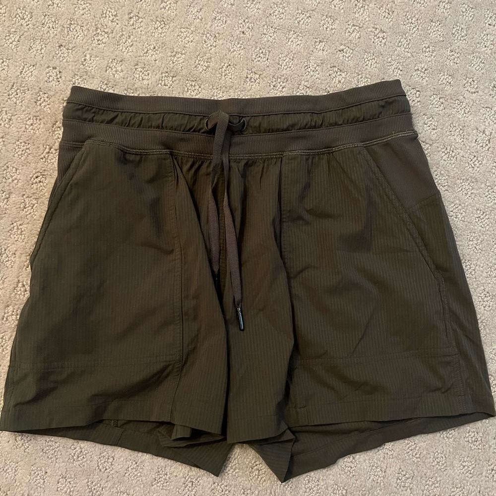 Lululemon Dance Studio 3.5” HR shorts